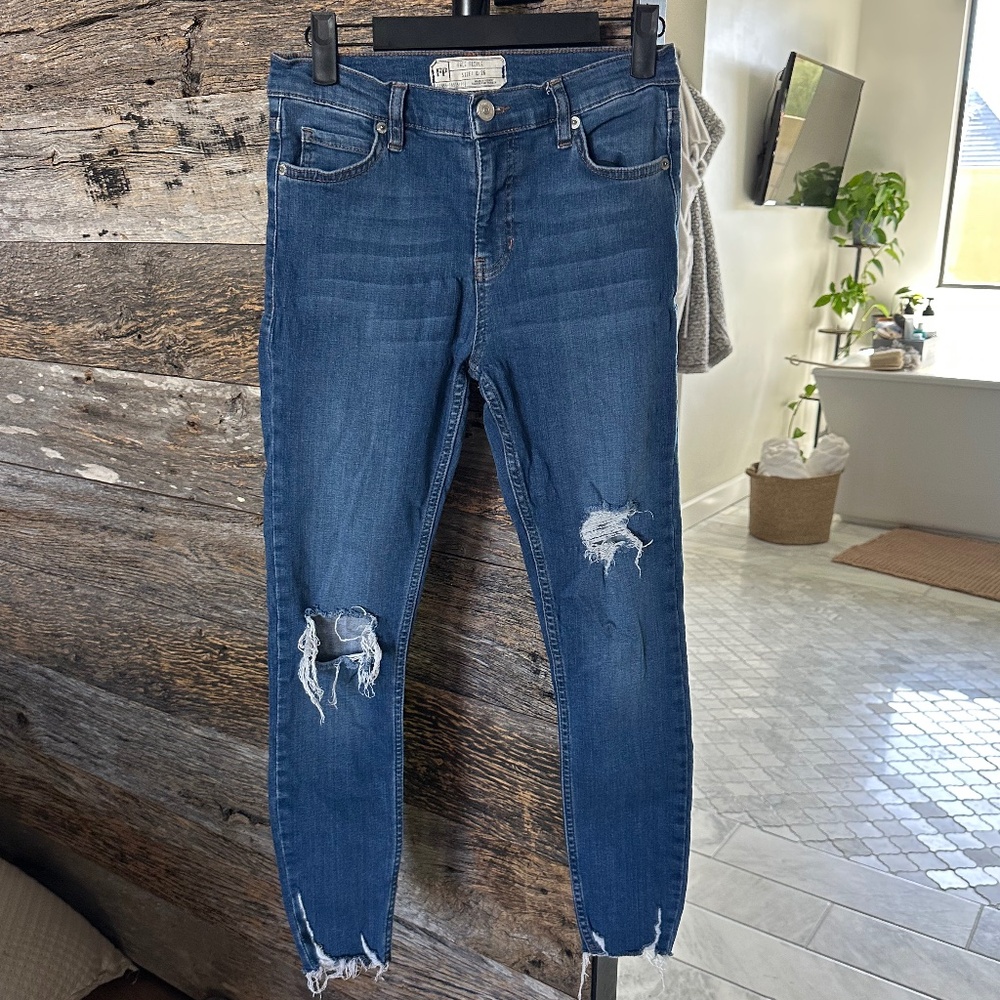 Free People Distressed Skinny Jeans – Size 26 – Raw Hem – NWOT - Picture 2 of 12
